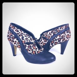 Bella Vita Womens Black Animal Print Sexy Heels